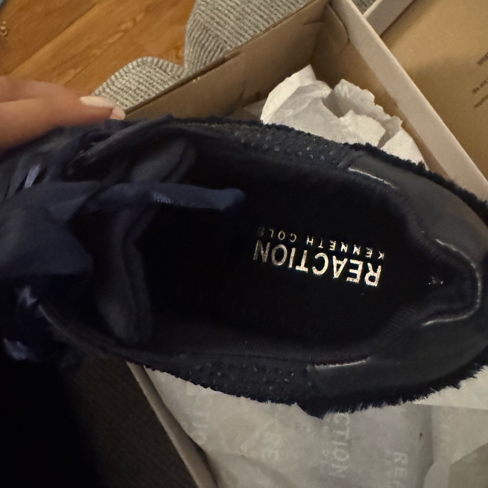 Kenneth Cole Reaction Claire Sneakers - Picture 2 of 3